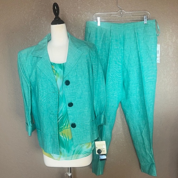 Gorgeous Jones New York Vibrant Aqua Pantsuit Set